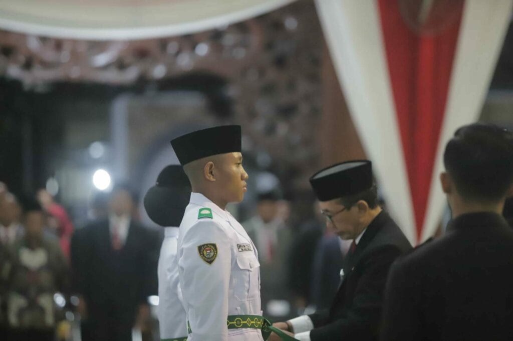 Semarak HUT ke-80 RI di Madura: Empat Kabupaten Gelar Upacara Hingga Resepsi Kenegaraan 13 Bupati Pamekasan Dr. KH. Kholilurrahman