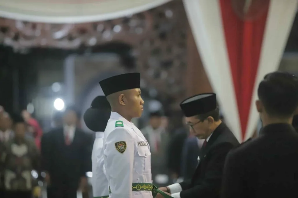 Semarak HUT ke-80 RI di Madura: Empat Kabupaten Gelar Upacara Hingga Resepsi Kenegaraan 10 Bupati Pamekasan Dr. KH. Kholilurrahman