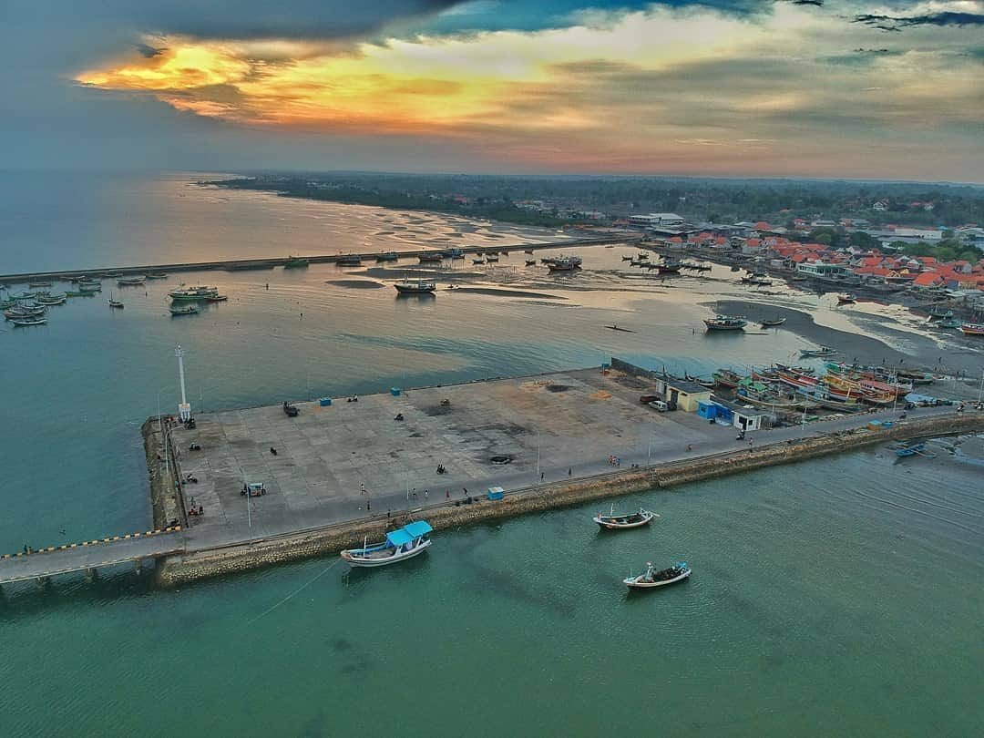 Dermaga Pantai Pesisir Beranta, Tongkrongan Hits Baru di Pamekasan