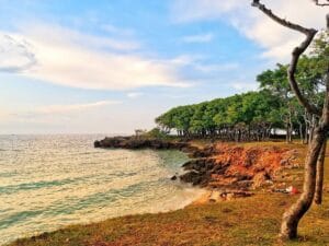 Pantai Kahuripan Giligenting