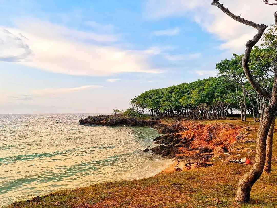 Pantai Kahuripan atau Pantai Korep, Surga Camping dan Sunrise di Pulau Giligenting Sumenep