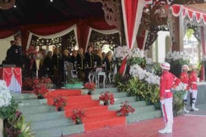 Upacara HUT ke 80 RI Bupati Pamekasan Ajak Teladani Semangat Pejuang Kemerdekaan
