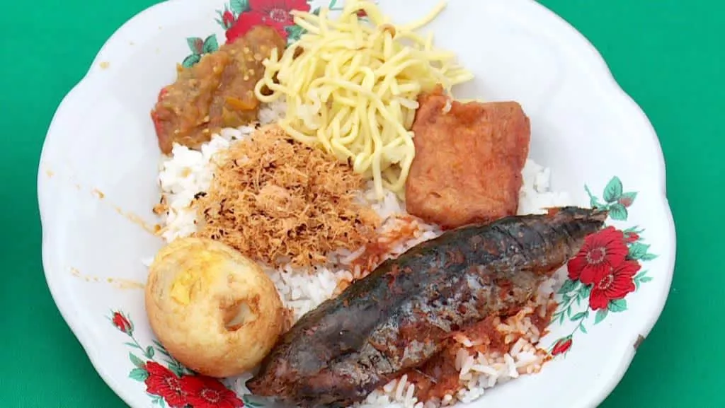 Nasi Kobel, Kuliner Malam Hari Para Nelayan Sampang yang Menggugah Selera 10 nasi kobel madurapedia