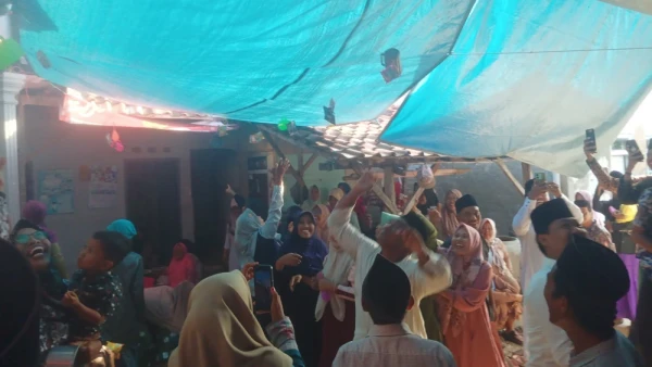Maulid Nabi Bangkalan 2025: Rebutan Jajanan di Telagabiru Meriah