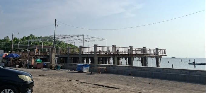 Suasana Pantai Gebang Bangkalan yang bersih dan nyaman untuk keluarga