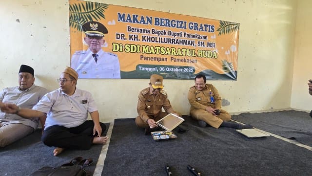 Makan Bergizi Gratis Pamekasan: Bupati Kholilurrahman Verifikasi Kualitas Menu MBG di SDI Matsaratul Huda 13 Bupati Pamekasan Nikmati Menu MBG Bersama Siswa SD