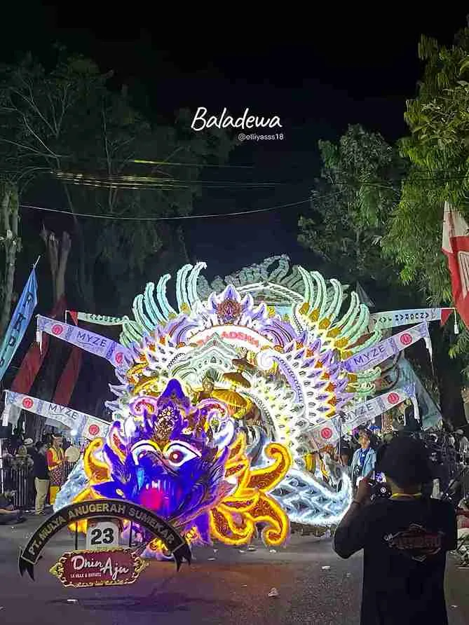 Penampilan grup musik tong-tong Baladewa saat Festival Musik Tong-Tong se-Madura 2025