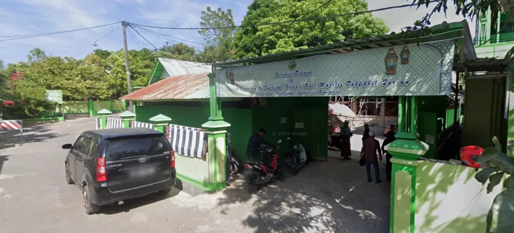 KH. M. Djufri Marzuqi (1925-1965 M) dan Pondoknya yang Dibakar Marinir Belanda 16 Pondok Pesantren As-Syahidul Kabir Sumber Batu